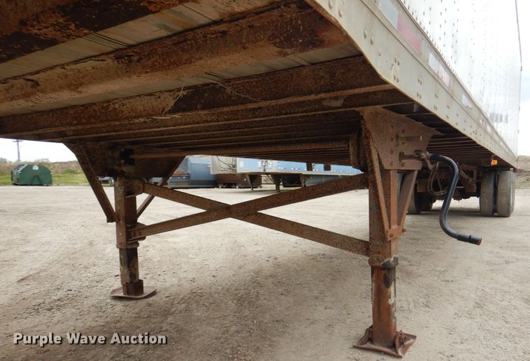 image for item IQ9269 1995 Utility Trailers VS2D0  dry van trailer