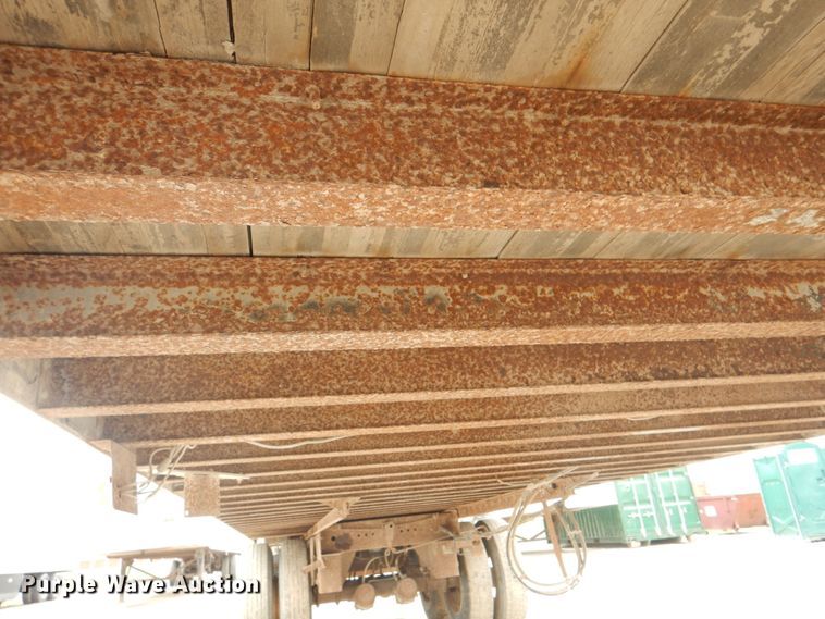 image for item IQ9269 1995 Utility Trailers VS2D0  dry van trailer