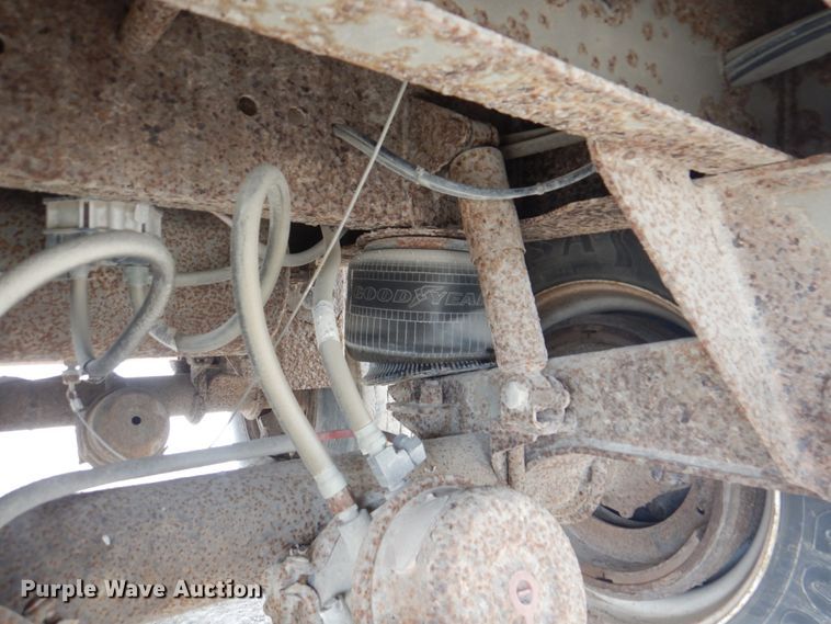 image for item IQ9269 1995 Utility Trailers VS2D0  dry van trailer