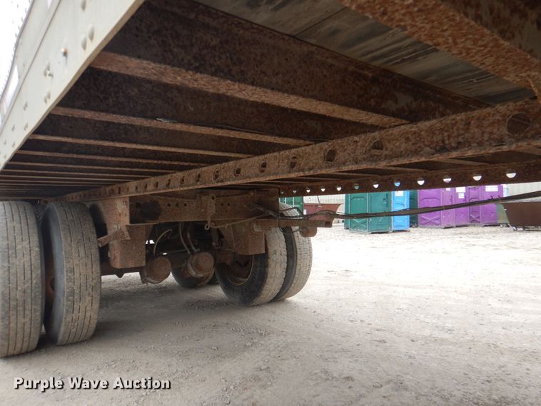 image for item IQ9269 1995 Utility Trailers VS2D0  dry van trailer