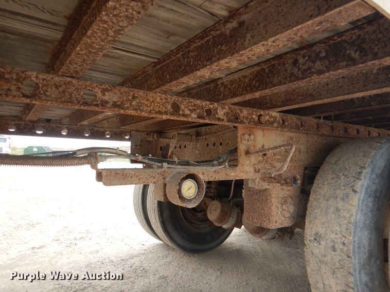 image for item IQ9269 1995 Utility Trailers VS2D0  dry van trailer