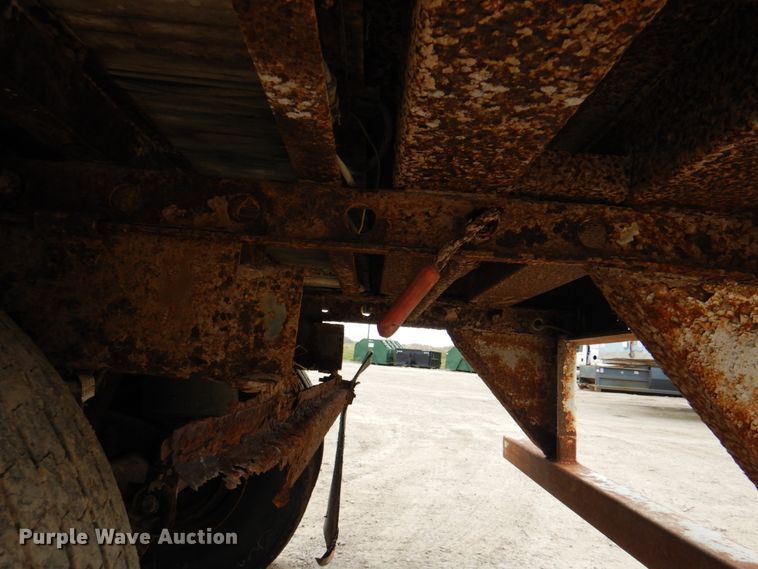 image for item IQ9269 1995 Utility Trailers VS2D0  dry van trailer