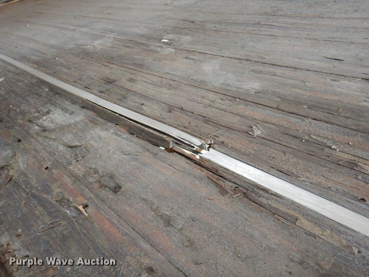 image for item IQ9269 1995 Utility Trailers VS2D0  dry van trailer