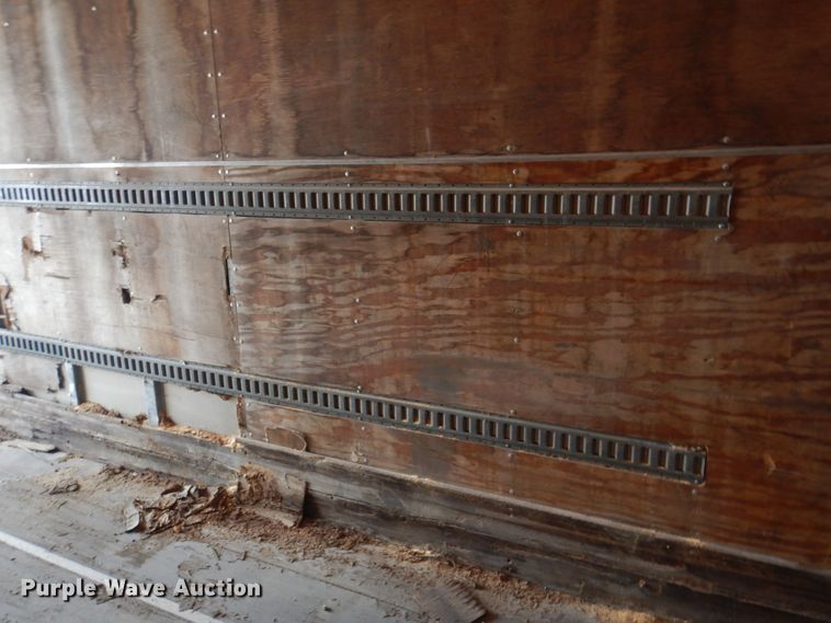 image for item IQ9269 1995 Utility Trailers VS2D0  dry van trailer