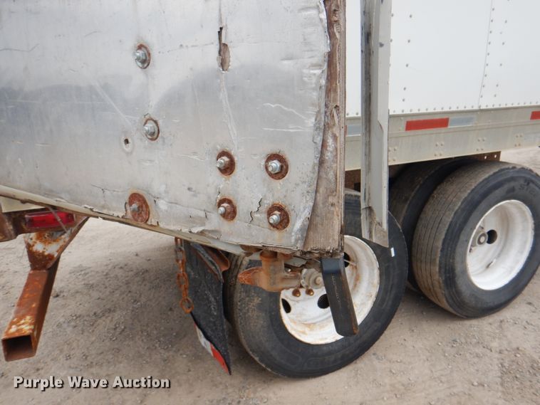 image for item IQ9269 1995 Utility Trailers VS2D0  dry van trailer