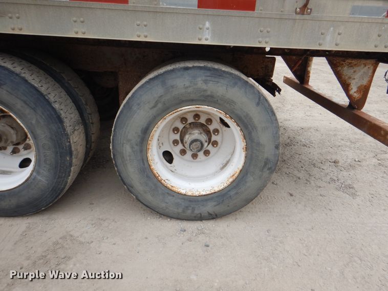 image for item IQ9269 1995 Utility Trailers VS2D0  dry van trailer