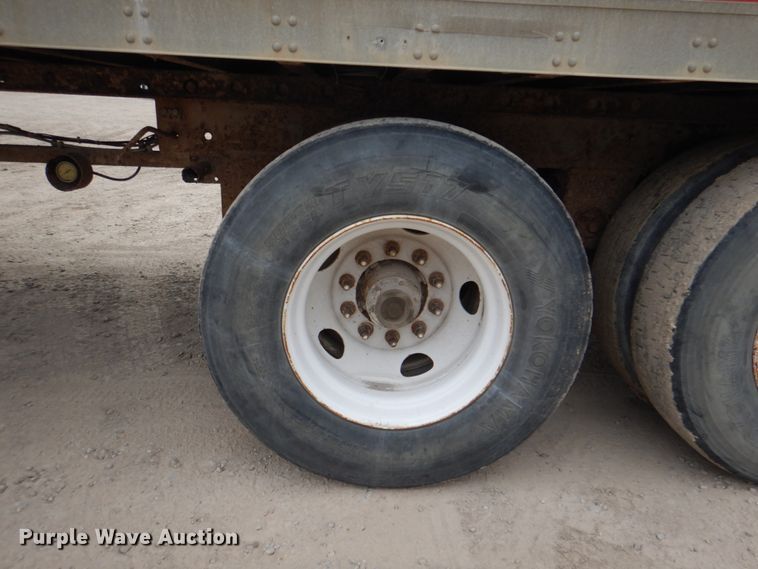 image for item IQ9269 1995 Utility Trailers VS2D0  dry van trailer