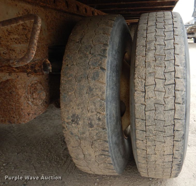 image for item IQ9269 1995 Utility Trailers VS2D0  dry van trailer