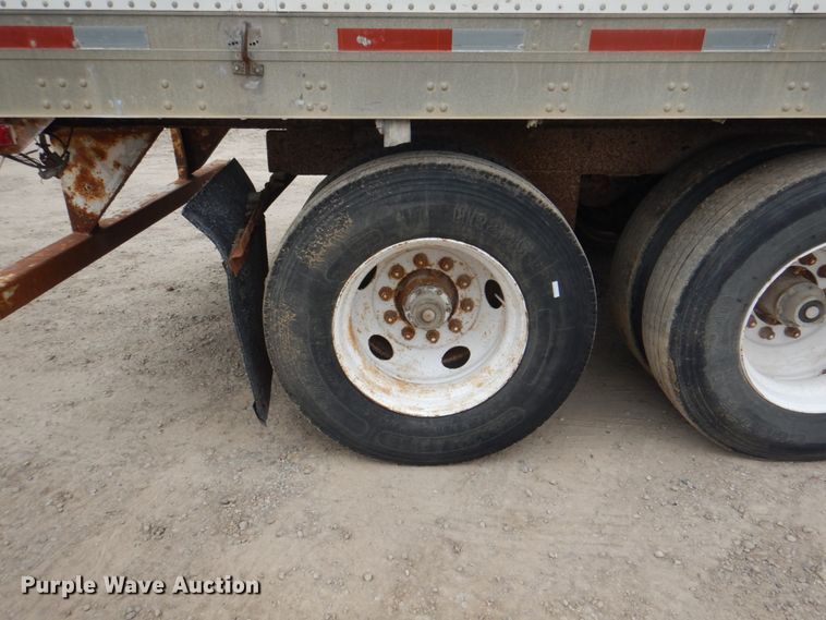 image for item IQ9269 1995 Utility Trailers VS2D0  dry van trailer