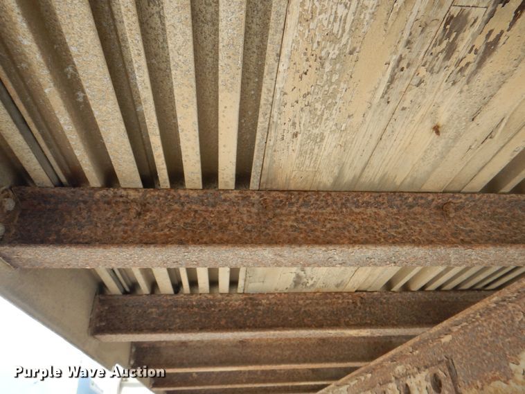 image for item IQ9272 1980 Fruehauf FRXF245LS  dry van trailer