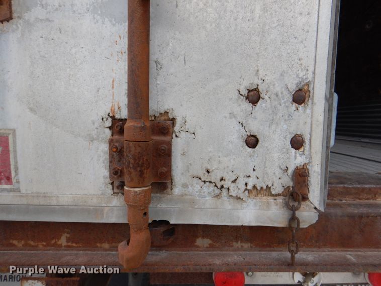 image for item IQ9272 1980 Fruehauf FRXF245LS  dry van trailer