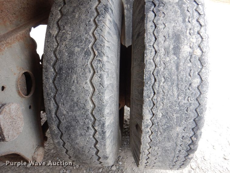 image for item IQ9272 1980 Fruehauf FRXF245LS  dry van trailer