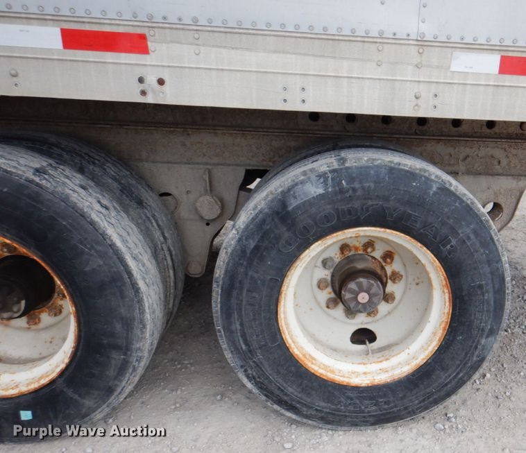 image for item IQ9272 1980 Fruehauf FRXF245LS  dry van trailer