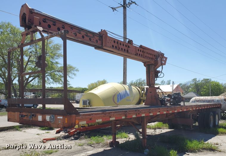 image for item IT9814 1972 Fruehauf  flatbed trailer