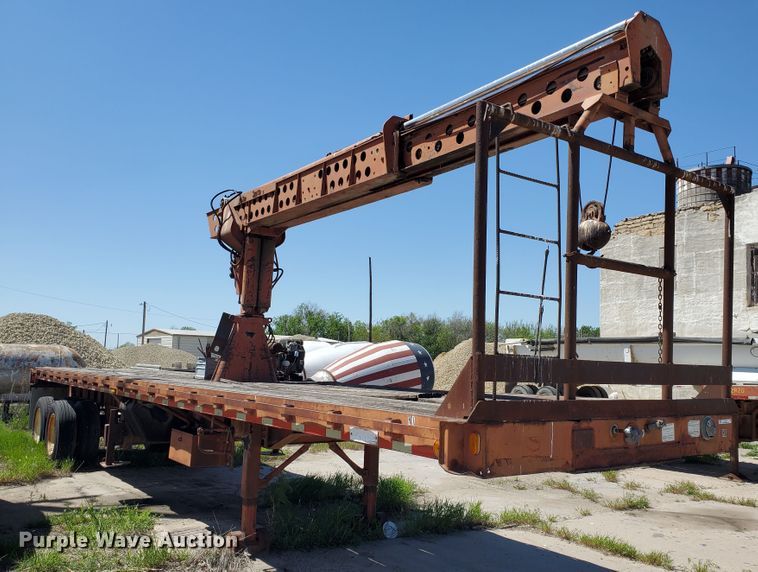 image for item IT9814 1972 Fruehauf  flatbed trailer