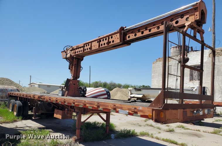 image for item IT9814 1972 Fruehauf  flatbed trailer