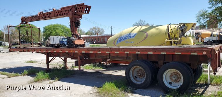 image for item IT9814 1972 Fruehauf  flatbed trailer