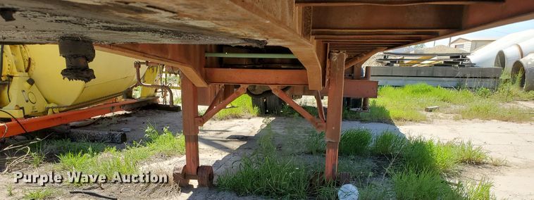 image for item IT9814 1972 Fruehauf  flatbed trailer