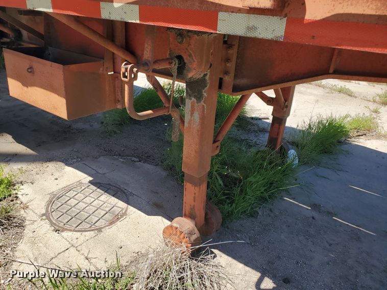 image for item IT9814 1972 Fruehauf  flatbed trailer