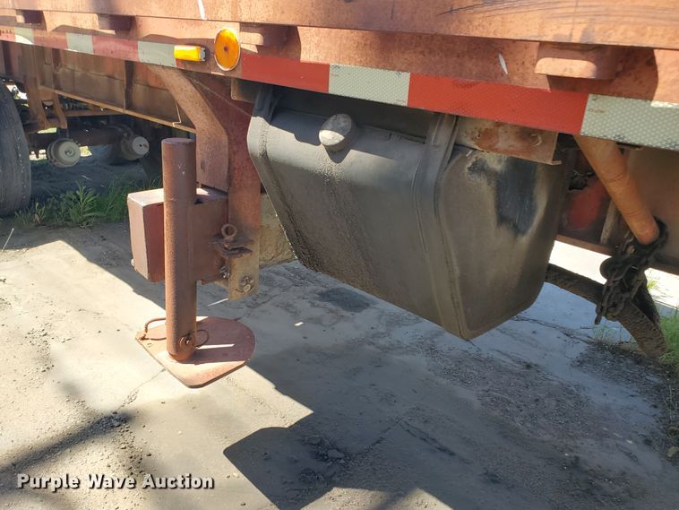 image for item IT9814 1972 Fruehauf  flatbed trailer