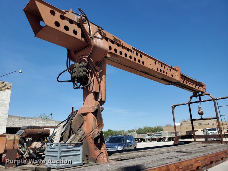 image for item IT9814 1972 Fruehauf  flatbed trailer