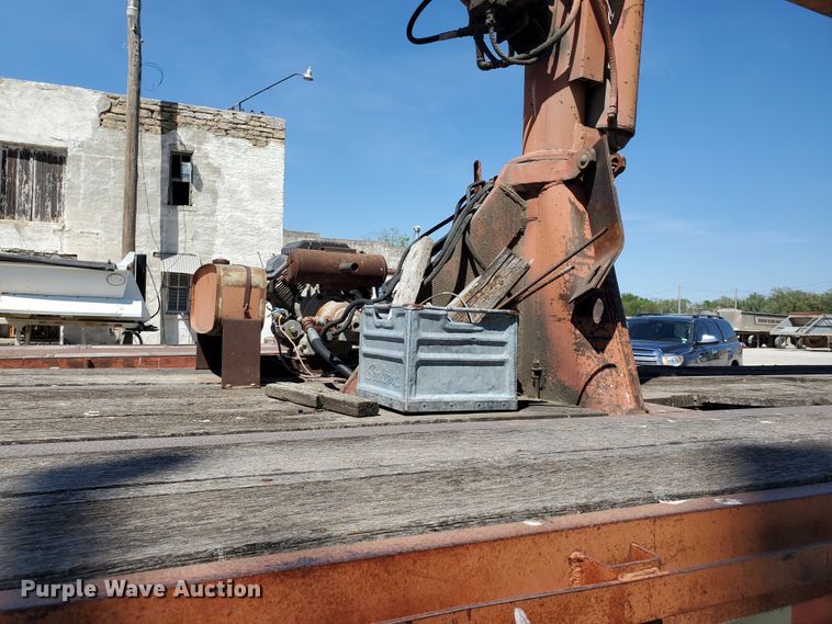 image for item IT9814 1972 Fruehauf  flatbed trailer