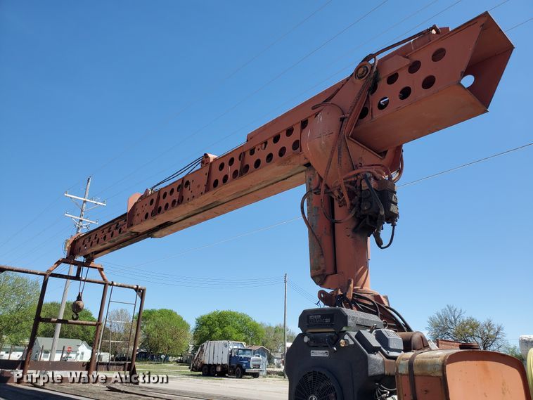 image for item IT9814 1972 Fruehauf  flatbed trailer