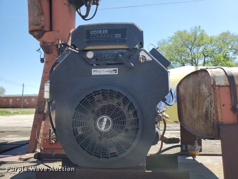 image for item IT9814 1972 Fruehauf  flatbed trailer