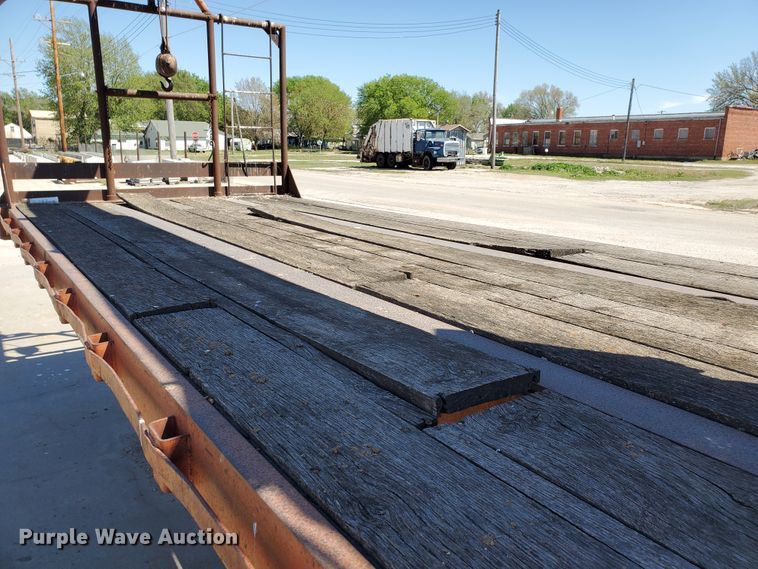 image for item IT9814 1972 Fruehauf  flatbed trailer