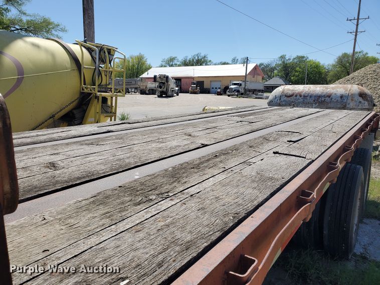 image for item IT9814 1972 Fruehauf  flatbed trailer