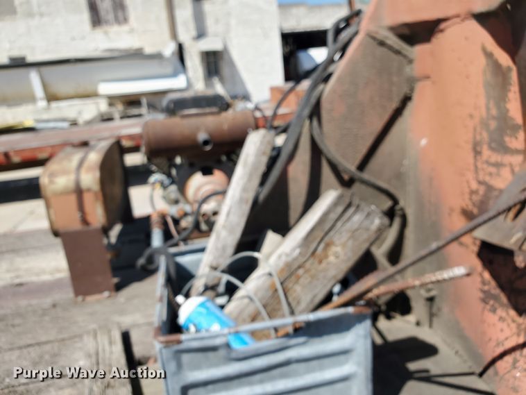 image for item IT9814 1972 Fruehauf  flatbed trailer