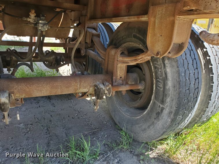 image for item IT9814 1972 Fruehauf  flatbed trailer