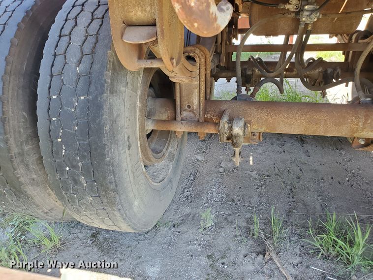 image for item IT9814 1972 Fruehauf  flatbed trailer