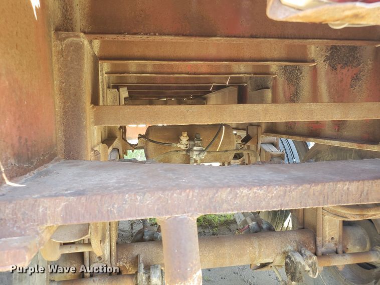 image for item IT9814 1972 Fruehauf  flatbed trailer