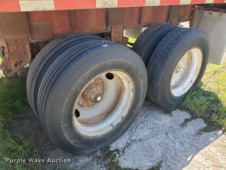 image for item IT9814 1972 Fruehauf  flatbed trailer