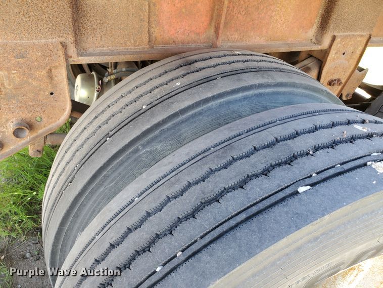 image for item IT9814 1972 Fruehauf  flatbed trailer