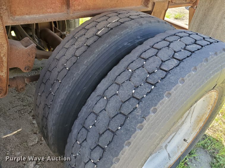 image for item IT9814 1972 Fruehauf  flatbed trailer