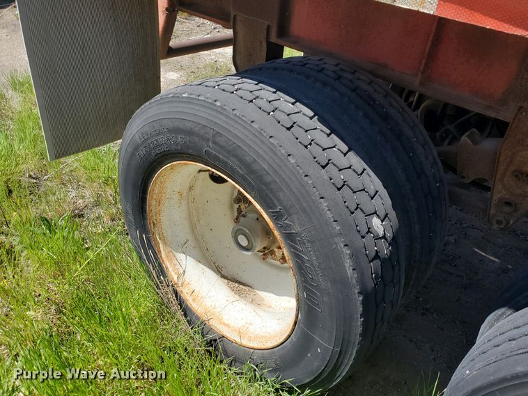 image for item IT9814 1972 Fruehauf  flatbed trailer