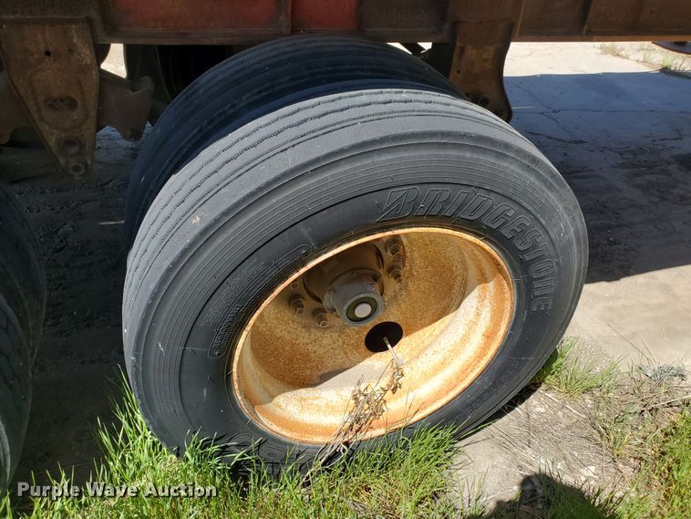 image for item IT9814 1972 Fruehauf  flatbed trailer