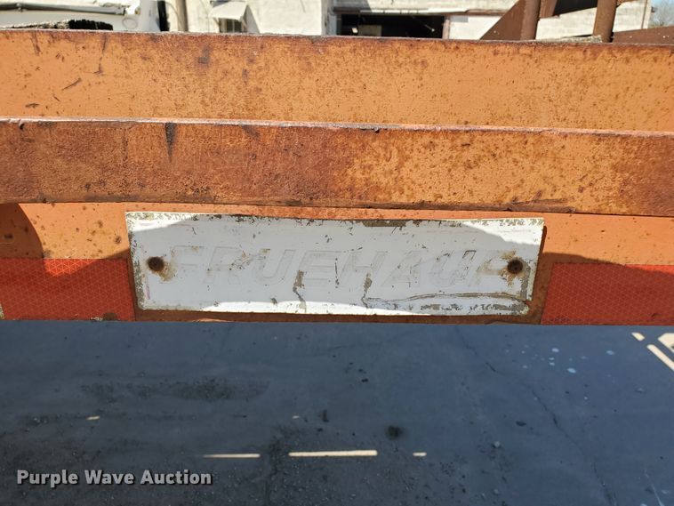 image for item IT9814 1972 Fruehauf  flatbed trailer