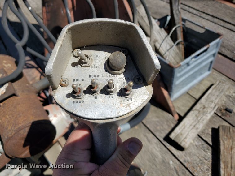 image for item IT9814 1972 Fruehauf  flatbed trailer