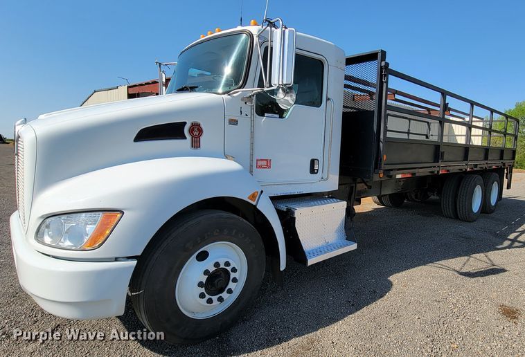 image for item IV9007 2010 Kenworth T300  flatbed truck