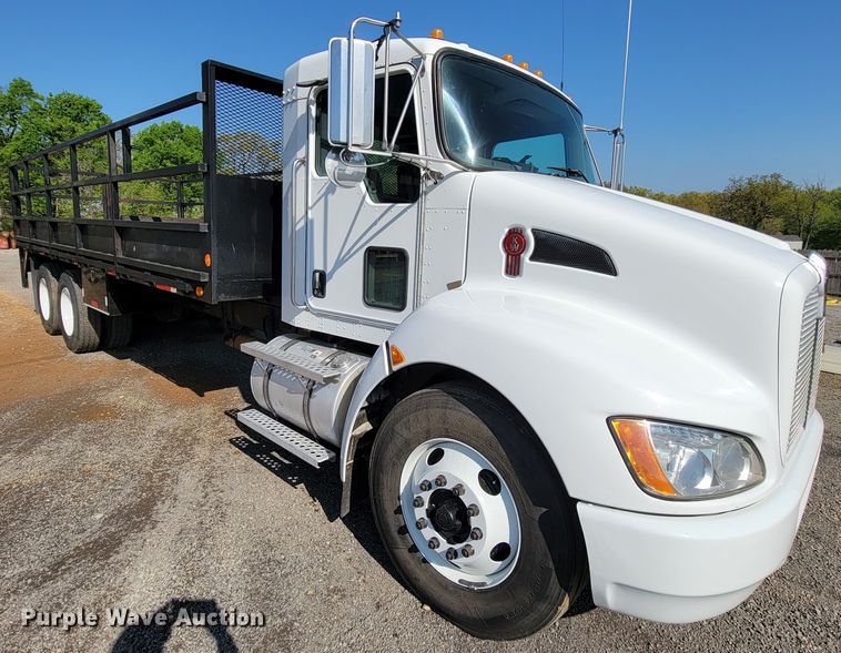 image for item IV9007 2010 Kenworth T300  flatbed truck