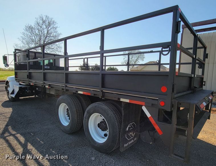 image for item IV9007 2010 Kenworth T300  flatbed truck