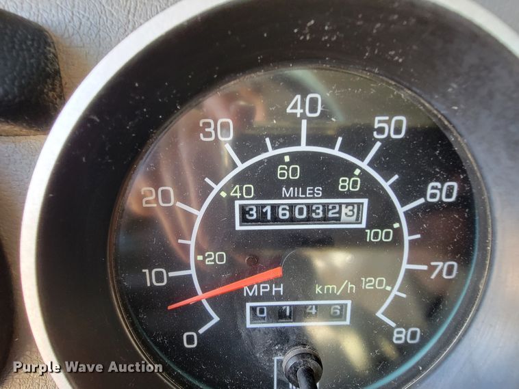 image for item IV9007 2010 Kenworth T300  flatbed truck