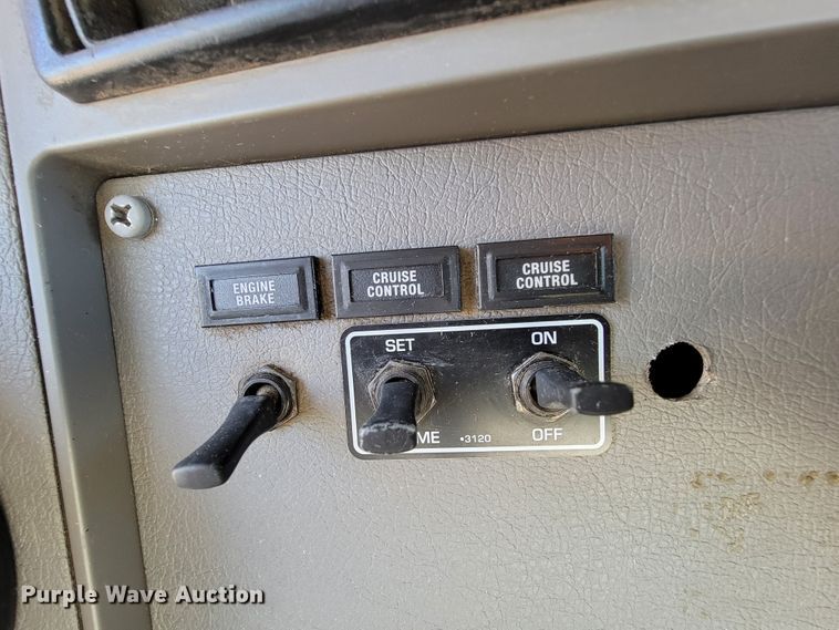 image for item IV9007 2010 Kenworth T300  flatbed truck