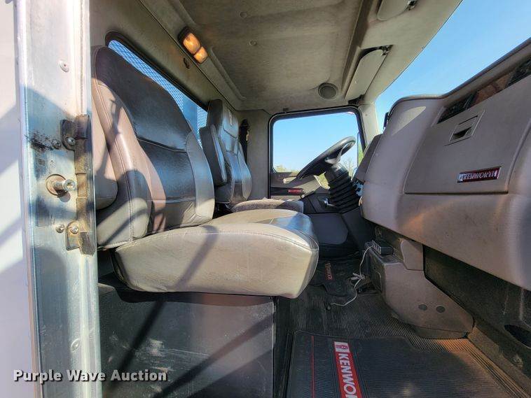 image for item IV9007 2010 Kenworth T300  flatbed truck