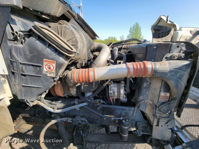 image for item IV9007 2010 Kenworth T300  flatbed truck