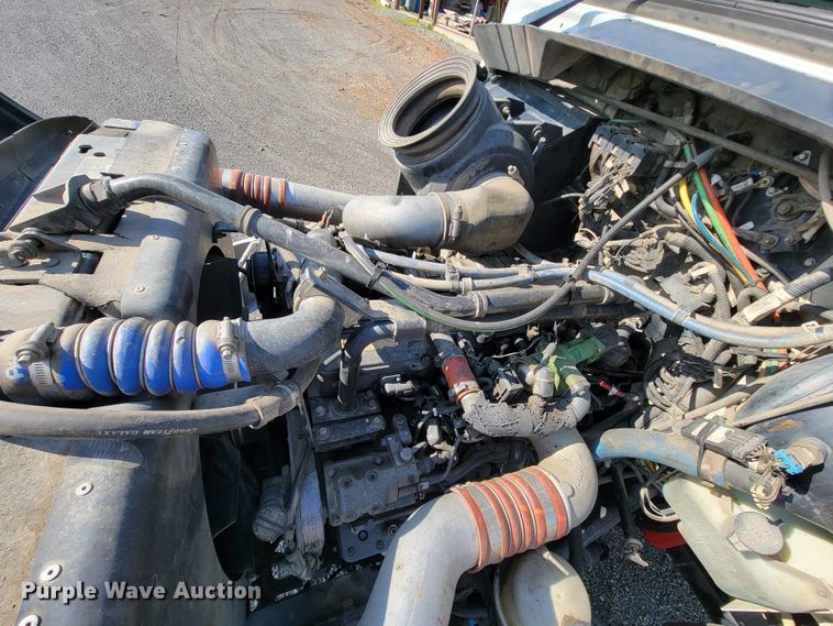 image for item IV9007 2010 Kenworth T300  flatbed truck