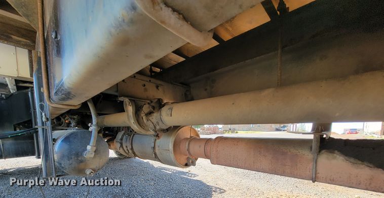 image for item IV9007 2010 Kenworth T300  flatbed truck